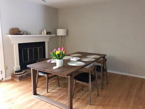 Dining - Beautiful Raleigh Townhouse for up to 6 month rental or shorter stays (Raleigh)