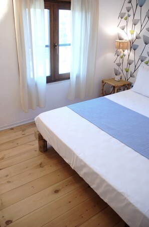 Family Triple Room | Individually decorated, individually furnished, desk, laptop workspace - Hotel Galman (Carloforte)