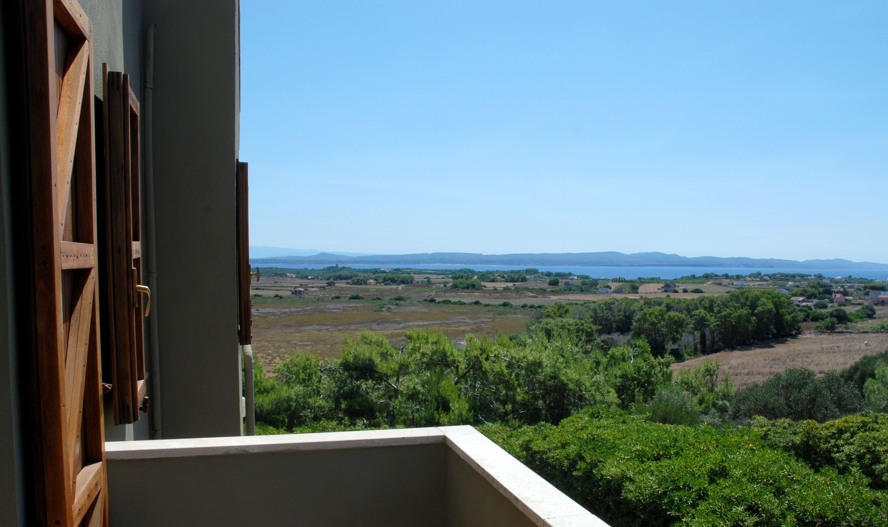 Phòng 3 dành cho gia đình | Trang trí khác biệt, trang bị nội thất với thiết kế riêng biệt, bàn 