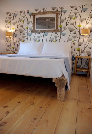 Family Triple Room | Individually decorated, individually furnished, desk, laptop workspace - Hotel Galman (Carloforte)