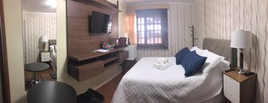 Family Twin Room | Hypo-allergenic bedding, pillowtop beds, minibar, individually decorated - Pousada da Paz (Curitiba)