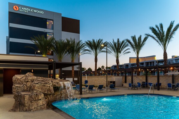 Outdoor pool, open 8:00 AM to 10:00 PM, pool loungers - Candlewood Suites Las Vegas - E Tropicana by IHG (Las Vegas)