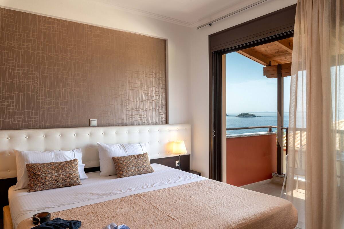 Studio, Sea View | In-room safe, desk, laptop workspace, soundproofing