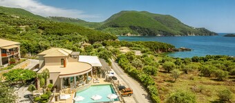 3 Aktes Suites & Studios