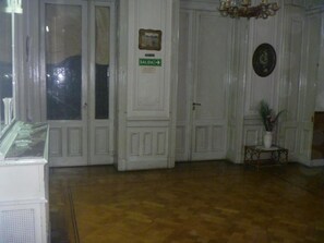 Televisor de 21 polzades amb canals per cable 