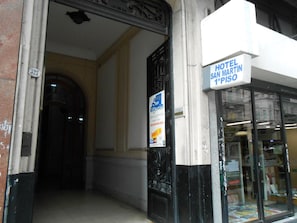 Exterior detail - Hotel San Martin (Buenos Aires)