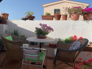 تناول الطعام بالخارج