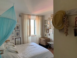 2 makuuhuonetta, silitysrauta/-lauta, Wi-Fi, vuodevaatteet