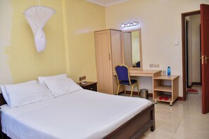 Double Room | Meja, langsir/tirai gelap terus, Wi-fi percuma, cadar katil