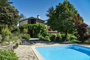 Piscine extérieure (ouverte en saison)