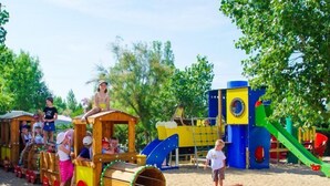 Área de juegos infantiles al aire libre