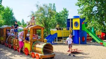 Children’s play area – outdoor