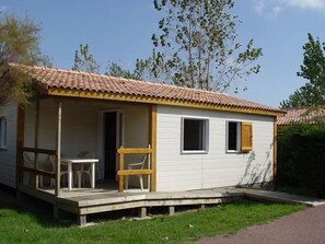 Mobile Home, 2 Bedrooms | 2 bedrooms, cots/infant beds, WiFi