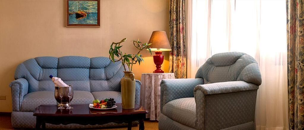 43-inch flat-screen tv with cable channels, tv