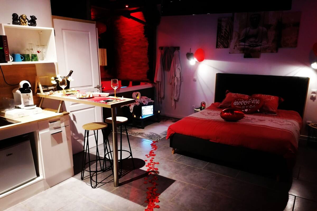 Suite romántica, hidromasaje | Insonorización, wifi gratis y ropa de cama