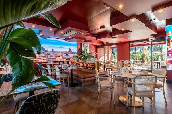 Lunch and dinner served