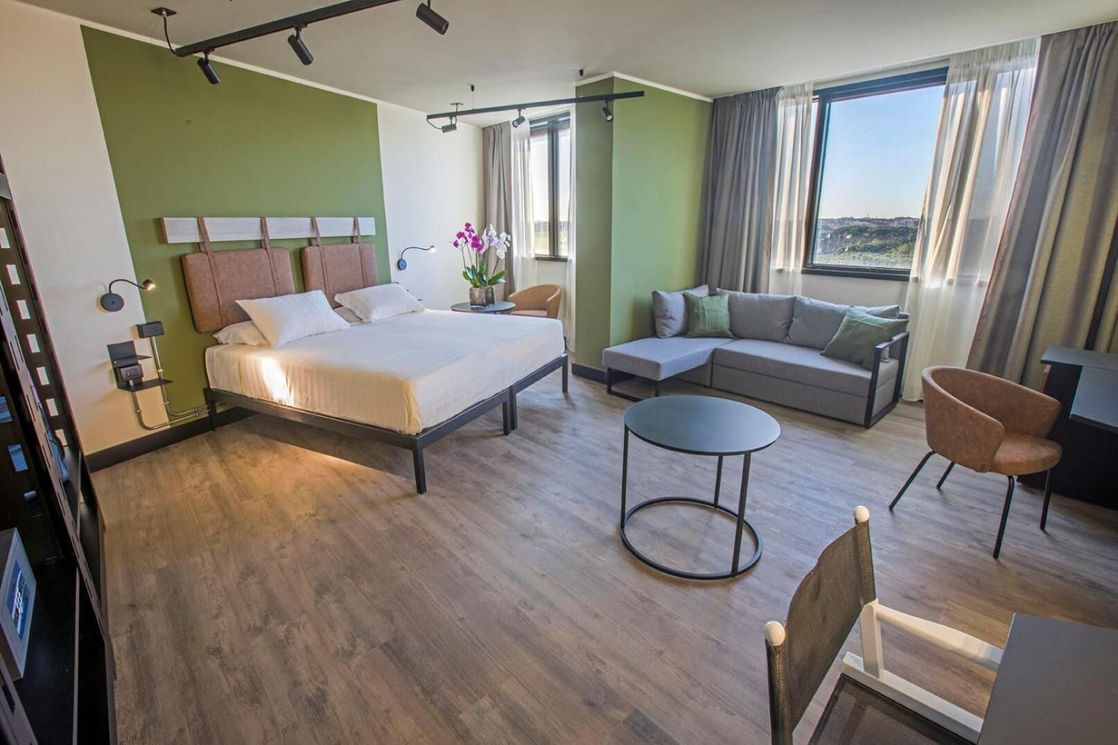 Camera Deluxe con letto matrimoniale o 2 letti singoli | Copriletto in piuma, materassi a doppio strato, minibar