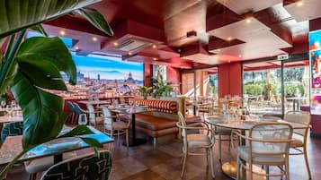 Déjeuner et dßner servis sur place