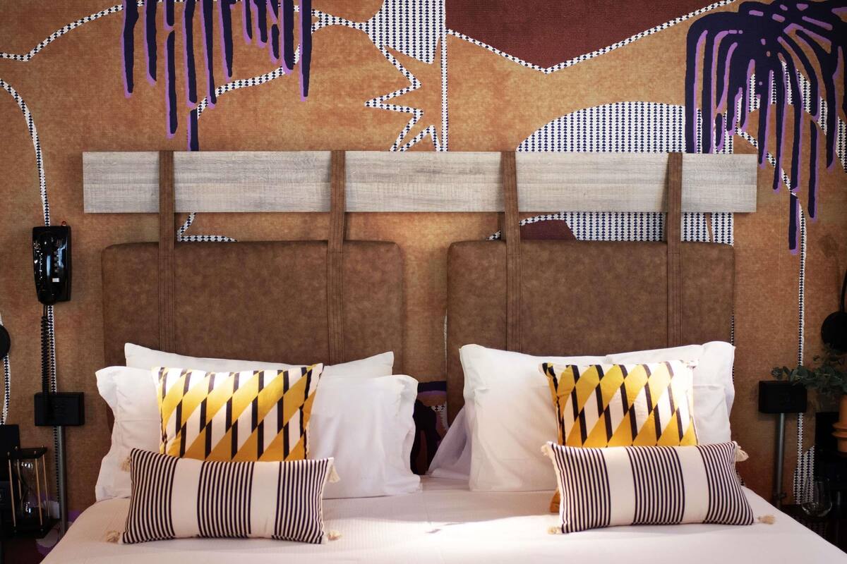 Phòng phong cách cổ điển, 1 giường đôi | Chăn bông, minibar, két bảo mật tại phòng, bàn 