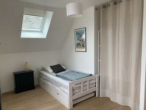 3 bedrooms, iron/ironing board, WiFi