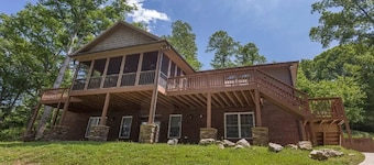 Come have fun in the sun on the Tennessee River with a private dock