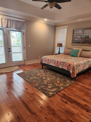 4 habitaciones, tabla de planchar con plancha, wifi y ropa de cama