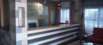 Thorn Tree Hotel