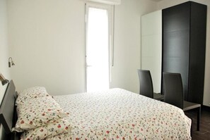 2 bedrooms, desk, iron/ironing board, free WiFi - Comfortable and spacious 2-bedroom apartment a few steps from the sea in Rimini (Rimini)