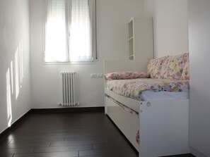 2 bedrooms, desk, iron/ironing board, free WiFi - Comfortable and spacious 2-bedroom apartment a few steps from the sea in Rimini (Rimini)