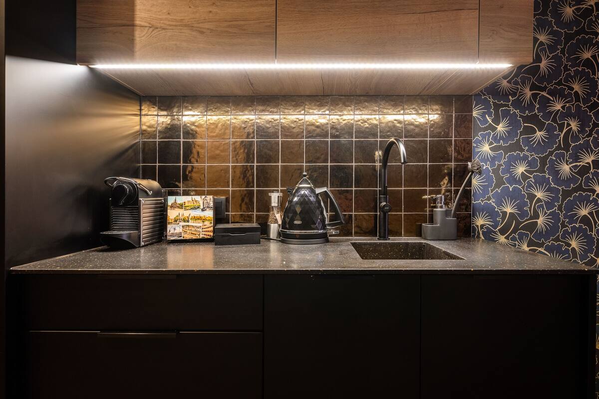 Coffee/tea maker, fridge, microwave, electric kettle