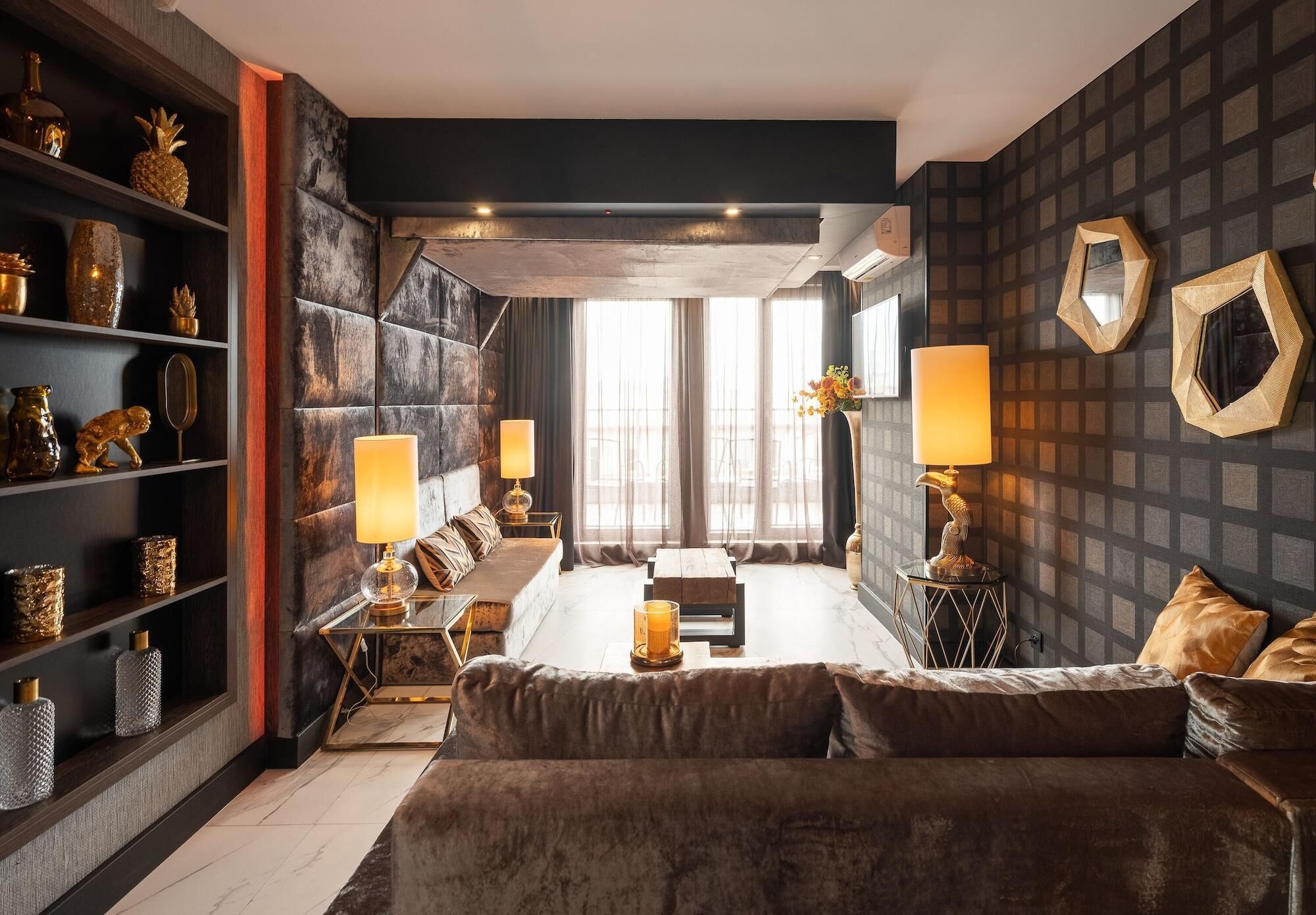 Premium bedding, in-room safe, individually decorated