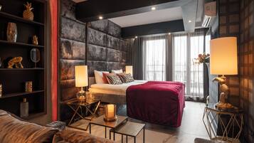 40-inch Smart TV with cable channels, TV, heated floors