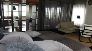 Panoramic Villa, 3 Bedrooms - Nesvík by the sea (Reykjavik)