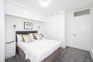 2 slaapkamers, een strijkplank/strijkijzer, wifi, beddengoed