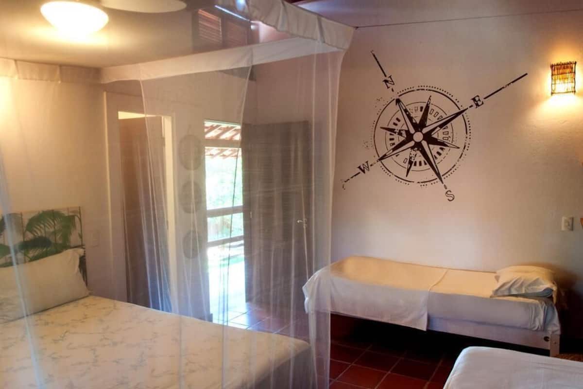 Habitación cuádruple | Wifi gratis y ropa de cama