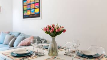 Departamento Confort, balcón | Servicio a la habitación