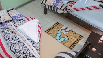 Quarto duplo | Escrivaninha, ferros/tábuas de passar roupa, Wi-Fi de cortesia