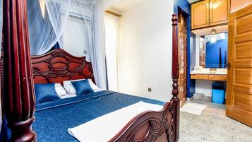 6 bedrooms, iron/ironing board, WiFi, bed sheets