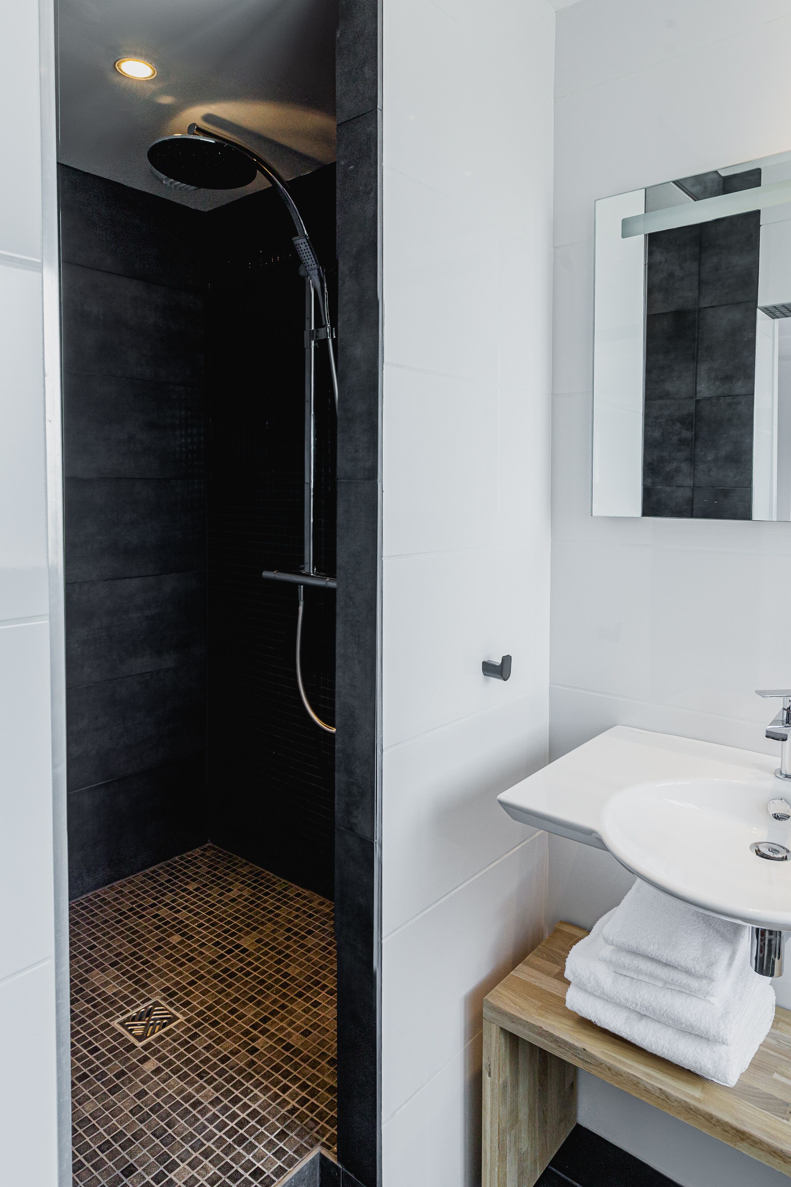 single room | bathroom | free toiletries, hair dryer, towels