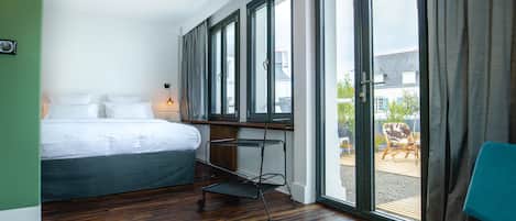 Premium bedding, soundproofing, free WiFi, bed sheets