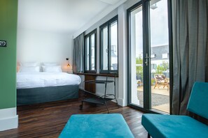 Signature Double Room | Premium bedding, soundproofing, free WiFi, bed sheets - Bateau Libre (Benodet)