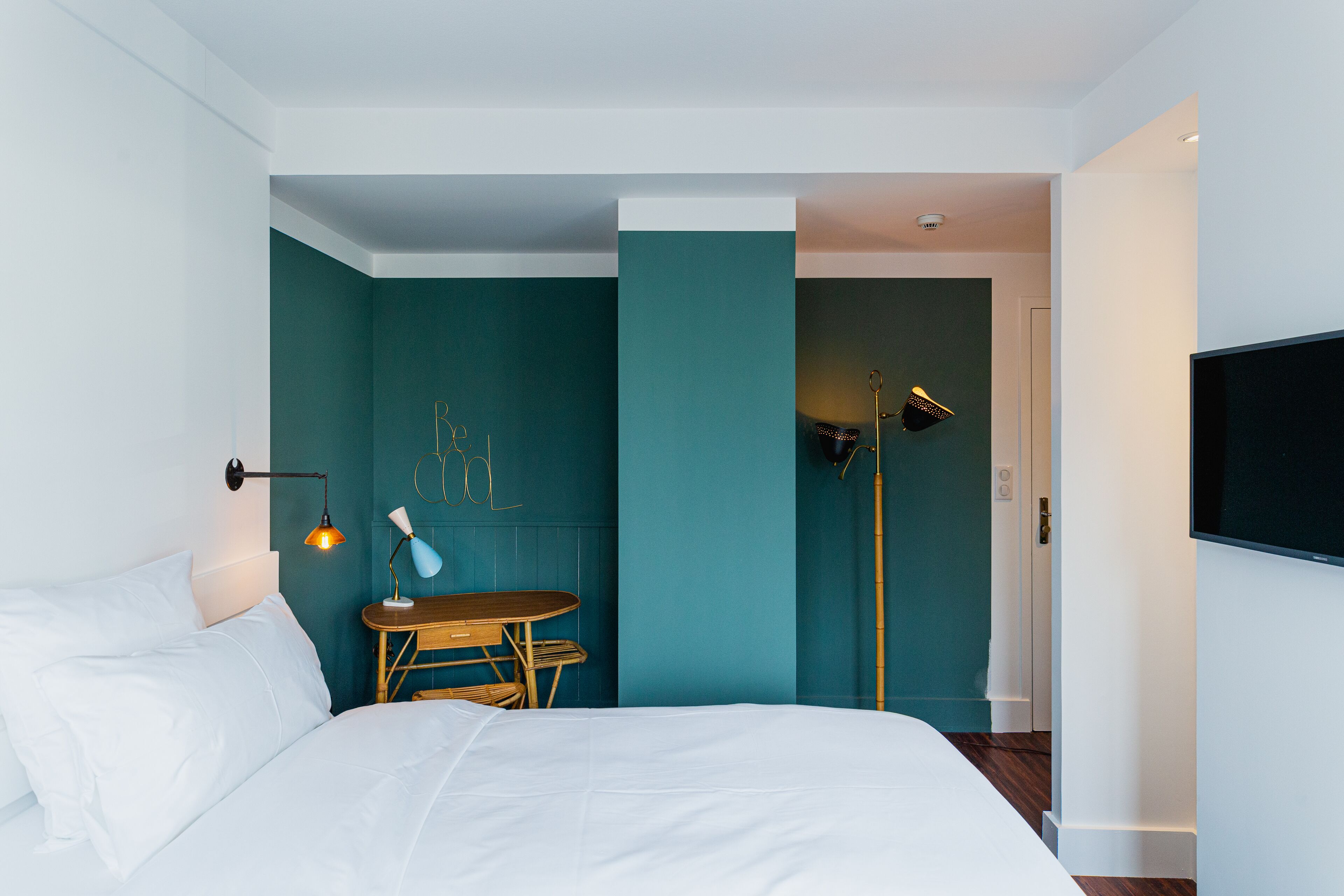 twin room | premium bedding, soundproofing, free wifi, bed sheets