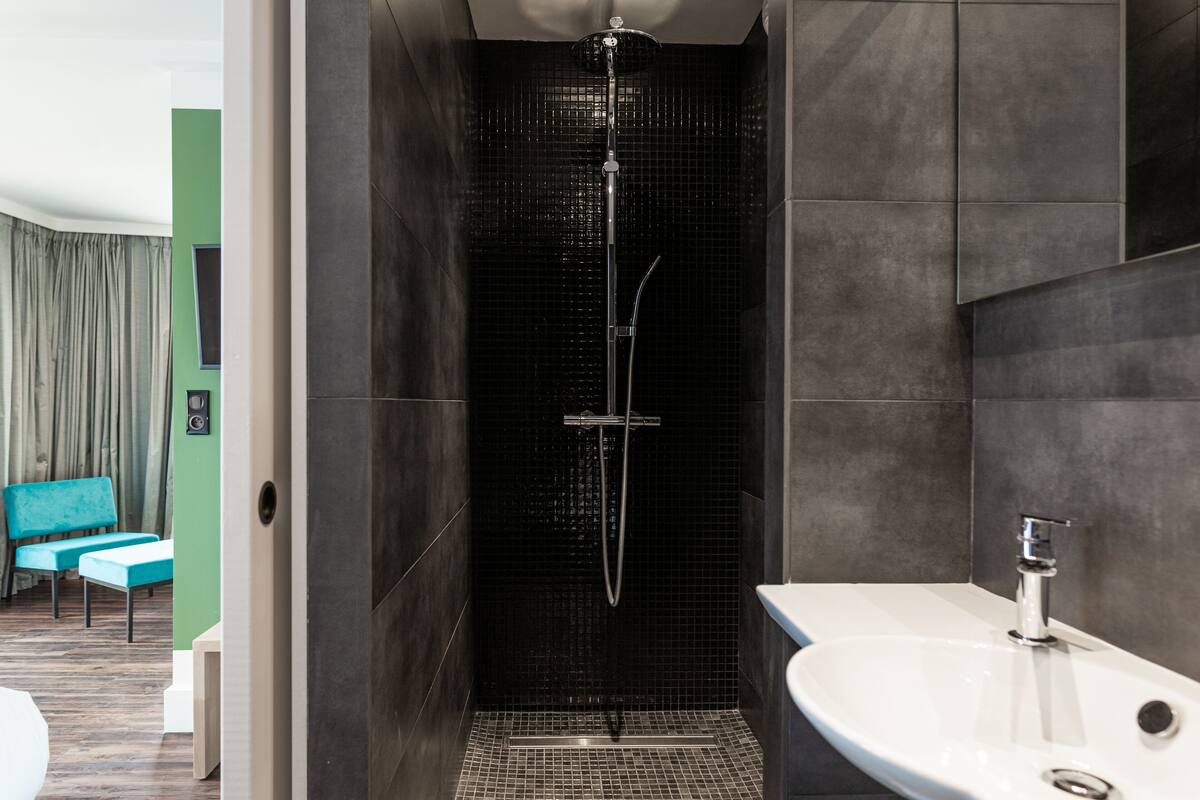 signature double room | bathroom | free toiletries, hair dryer, towels