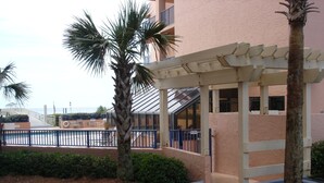 Unclassified image, 3 of 32, button - Four Seasons 704e (Orange Beach)