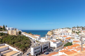 Vue sur la plage ou l’océan