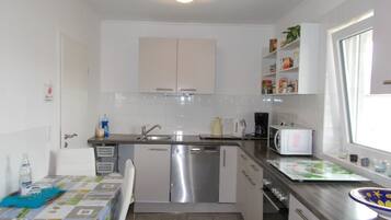 Luxury-Apartment | Eigene Küche | Großer Kühlschrank, Mikrowelle, Ofen, Herdplatte