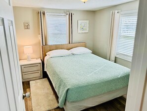 3 bedrooms, iron/ironing board, travel cot, free WiFi - Cute cottage just minutes from Ark Encounter (Williamstown)