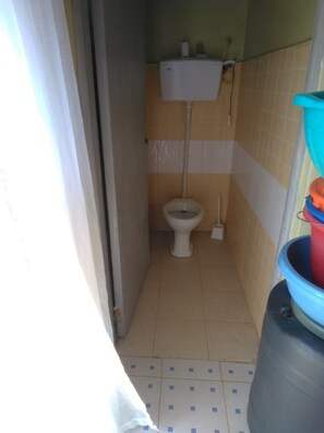 Dobbeltrom | Bad | Dusj, regndusjhode, håndklær og såpe