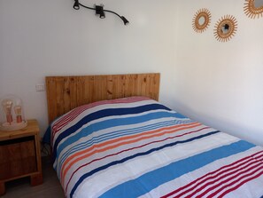 2 bedrooms, iron/ironing board - Valras-plage, Appartement T3, Bord de mer Avec Terrasse et Parking (valras-plage)