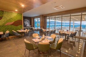 Petit déjeuner buffet compris tous les jours